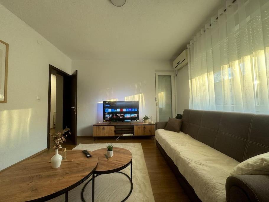 City Center Apartment Gjakova Eksteriør billede