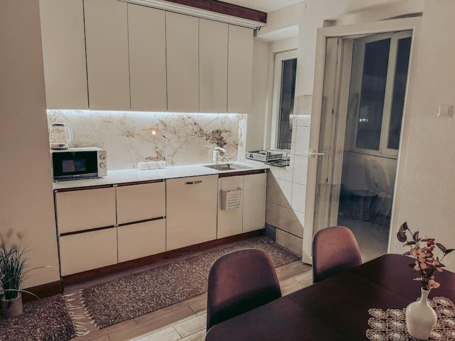 City Center Apartment Gjakova Eksteriør billede